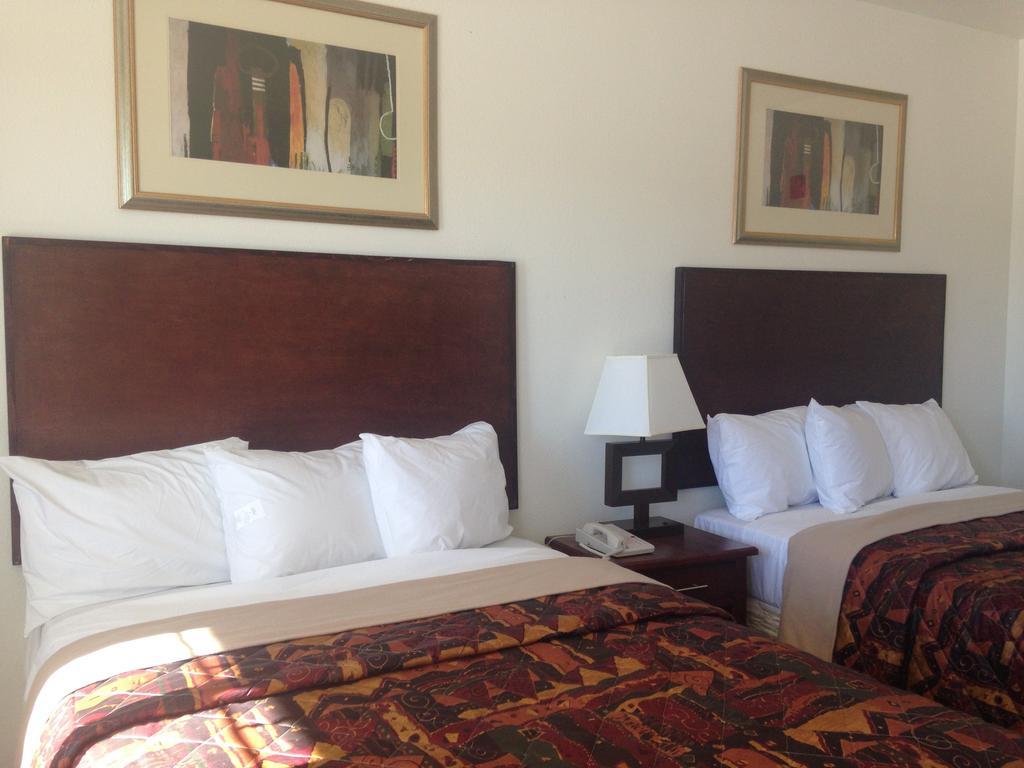 America Inn & Suites Ridgecrest Szoba fotó